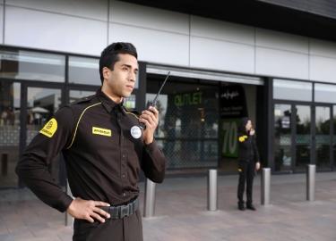 agente de seguridad alerta
