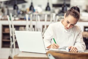 Cómo reducir pérdidas y acelerar el cierre de caja en tu restaurante