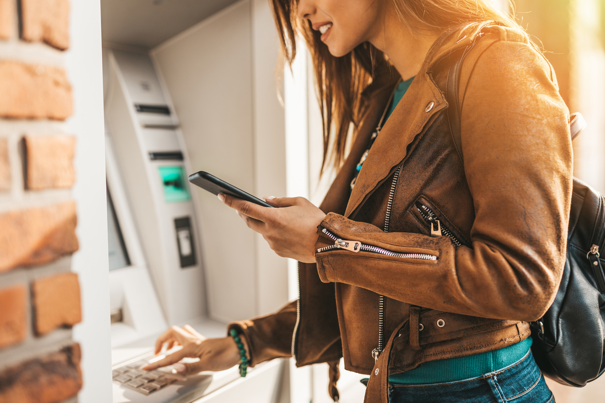 ¿Qué es un cajero no bancario y cómo beneficia a los usuarios?