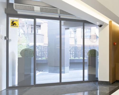 Cámara y Placa Prosegur para Edificios Cámara y Placa Prosegur para Edificios